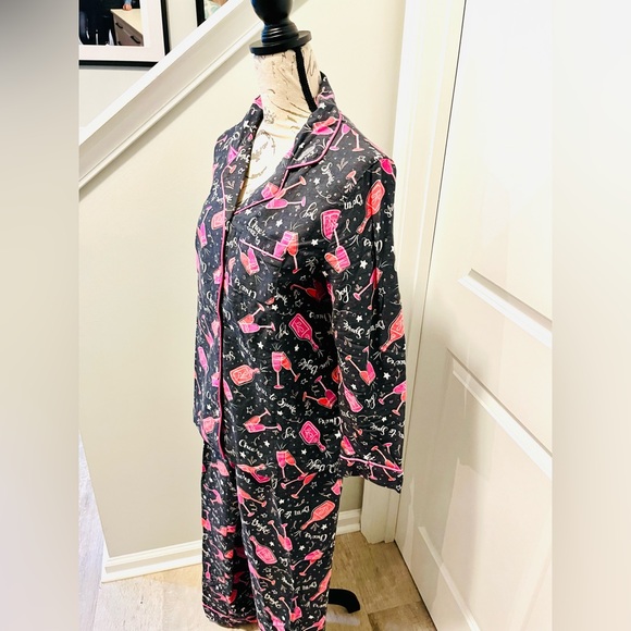 Wondershop Target Women’s 2-Piece Celebratation Pajama Set Wonderland Size, MED - Picture 2 of 15